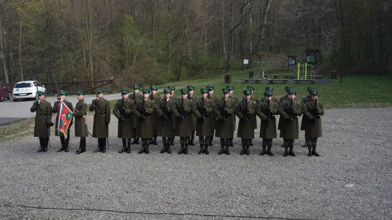 Hołd w Lasku Falkowskim. 16 lat od tragedii smoleńskiej