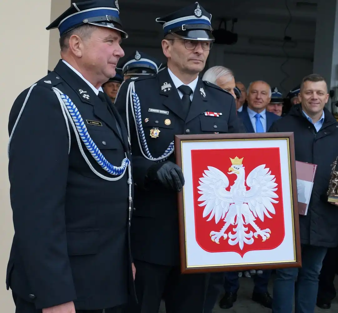 OSP Niskowa ma nowy samochód ratowniczo-gaśniczy. Strażacy otrzymali również promesę na zakup sprzętu