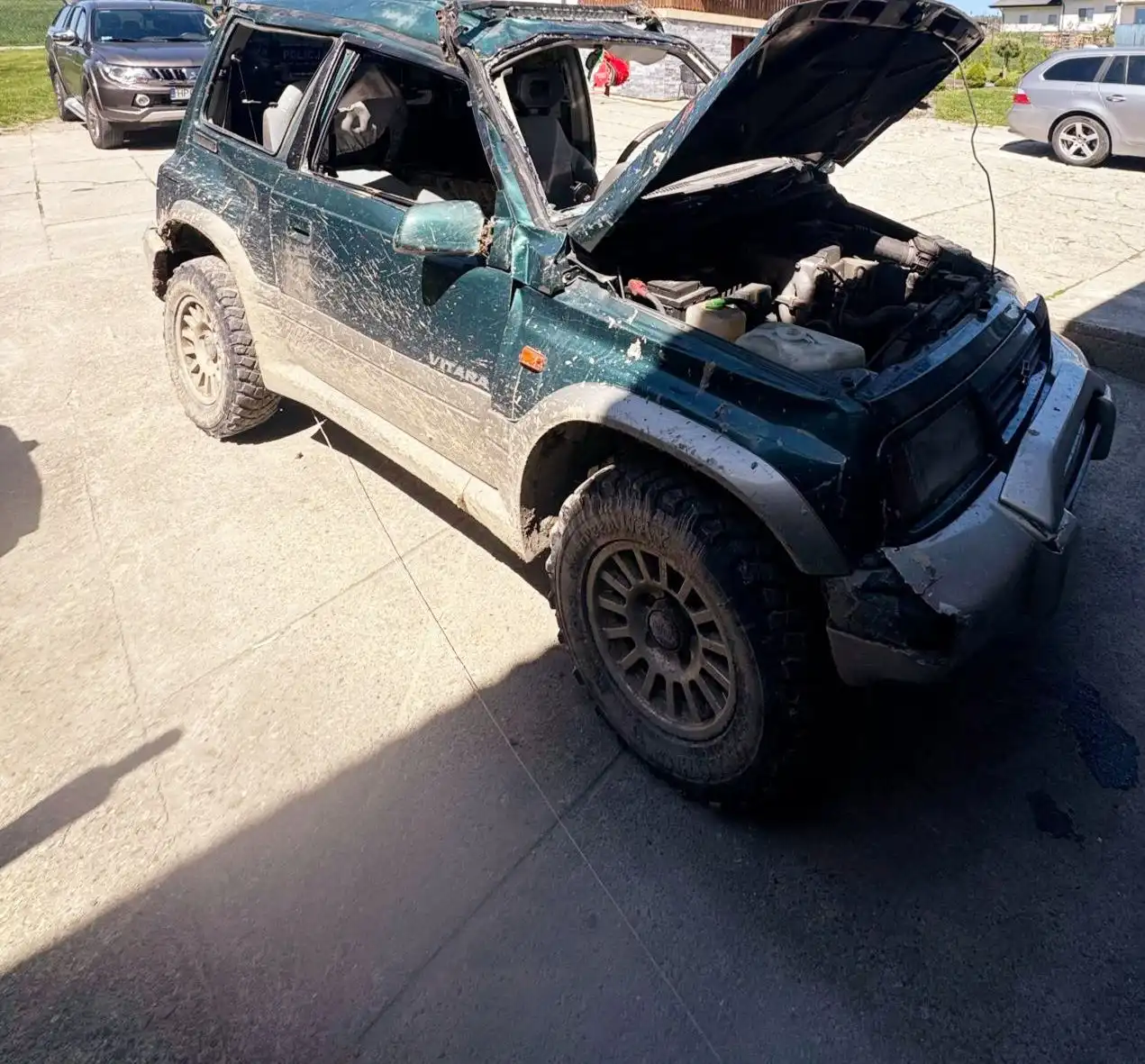 Wypadek w masywie leśnym w Łętowem. Suzuki dachowało, jedna osoba ranna