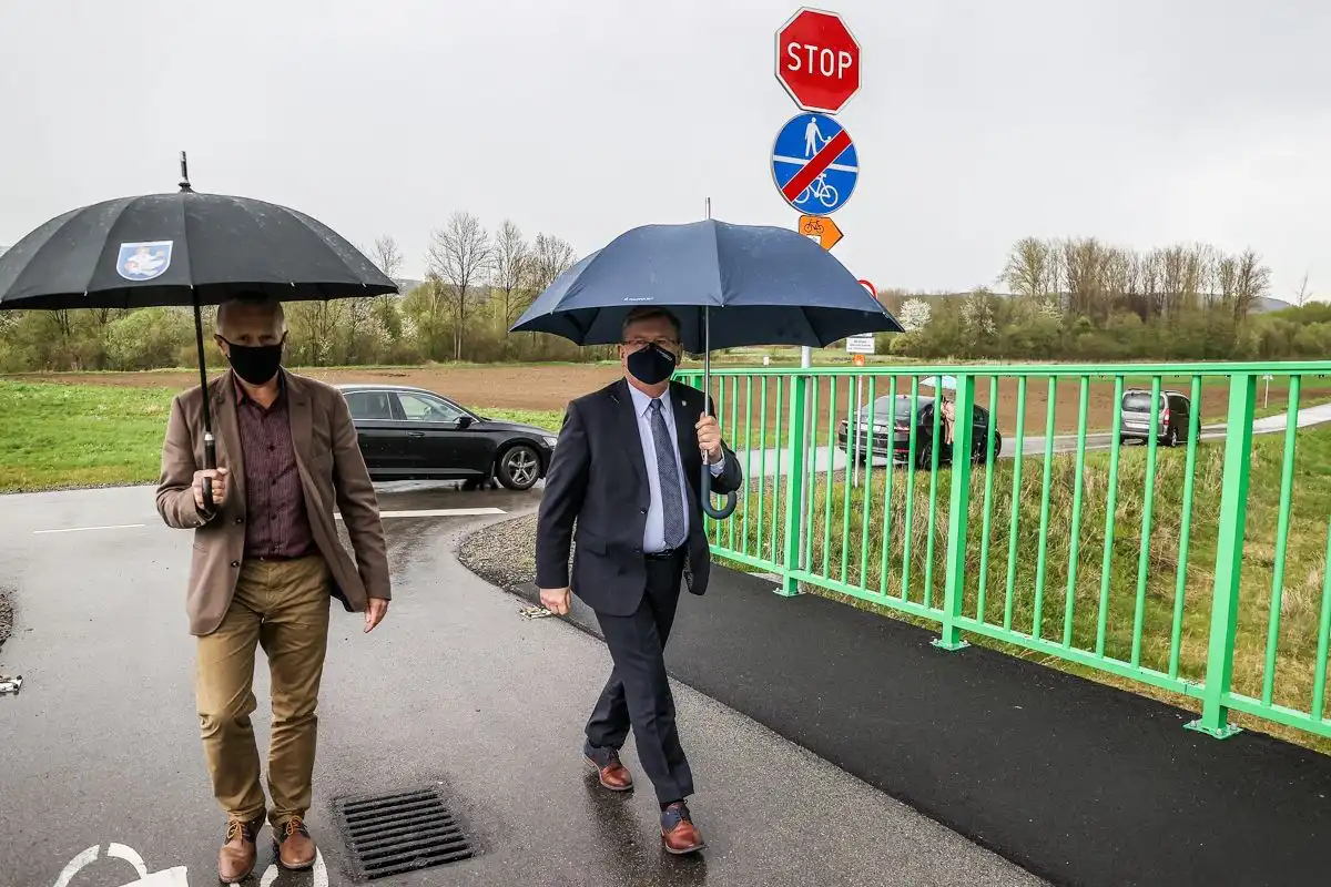 Trwa rozbudowa tras rowerowych na Sądecczyźnie. W lipcu zostaną oddane do użytku dwie kolejne kładki