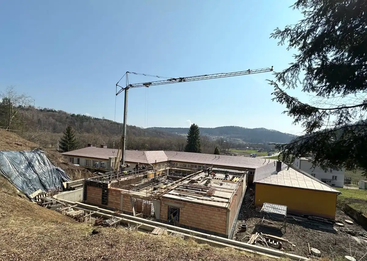 Nowoczesna sala gimnastyczna w Witowicach Dolnych. Budowa w toku