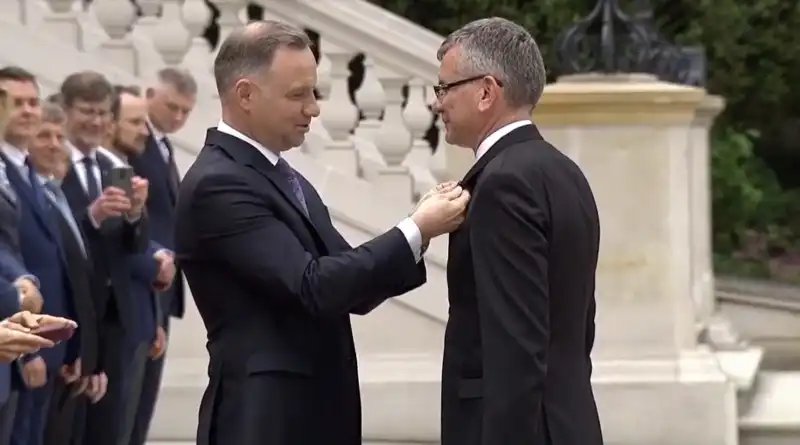 Burmistrz Starego Sącza odznaczony Złotym Krzyżem Zasługi
