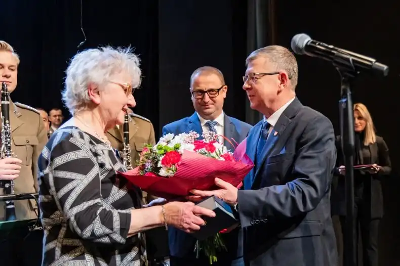 Barbara Paluch. Twórcza siła Sądecczyzny nagrodzona Srebrnym Medalem Gloria Artis