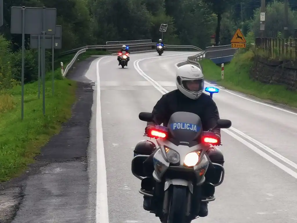 Sądeccy Policjanci zabezpieczali trasę przejazdu "Karpackiego Wyścigu Kurierów"