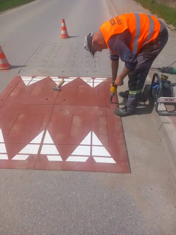 Stary Sącz stawia na bezpieczeństwo. Nowe progi na drogach