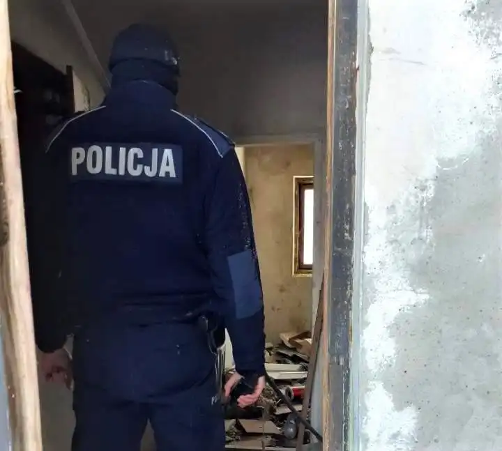 Nowy Sącz: akcja ratunkowa w pustostanie. Mężczyzna trafił do szpitala