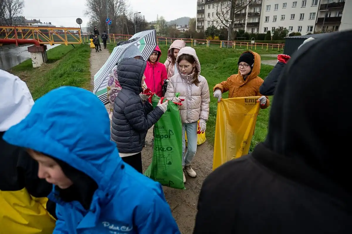 Uczniowie z gorlickich szkół posprzątali miasto
