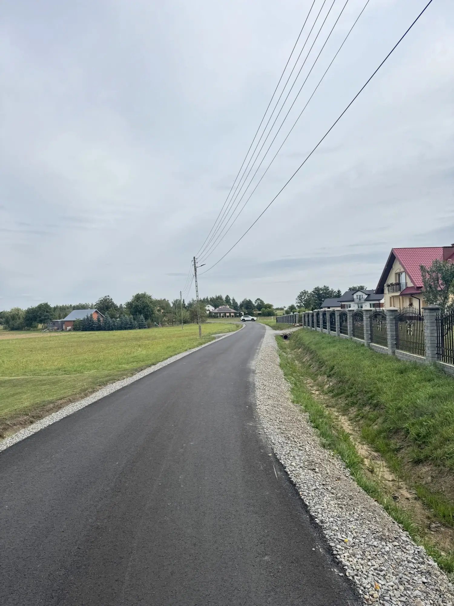 Nowy asfalt, pobocza i radarowy wyświetlacz prędkości. Zakończyli remont drogi w Krygu