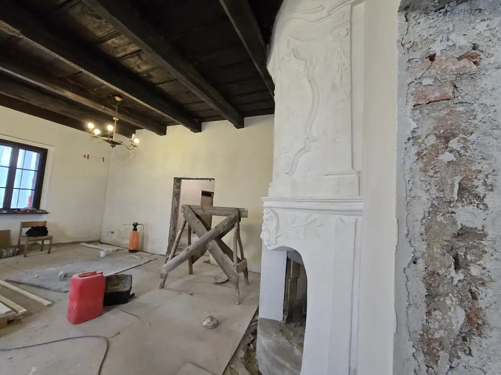 Historyczny Dwór w Świdniku zyskuje nowe życie. Trwa remont zabytku z 1752 roku