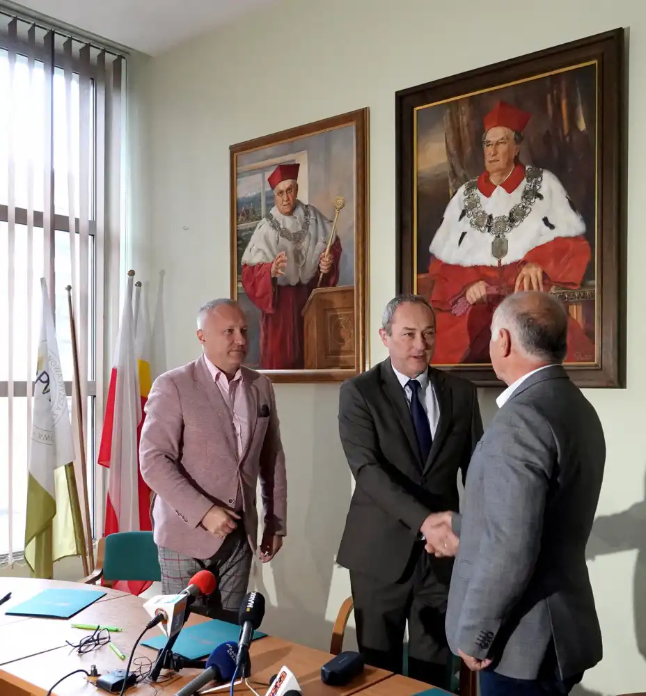 Starostwo Powiatowe w Nowym Sączu, PWSZ i Urząd Miasta Nowego Sącza wspólnie zorganizują konferencje. Jaką?