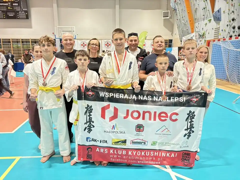 Złoto i emocje w Świnoujściu. Limanowscy karatecy znów na podium