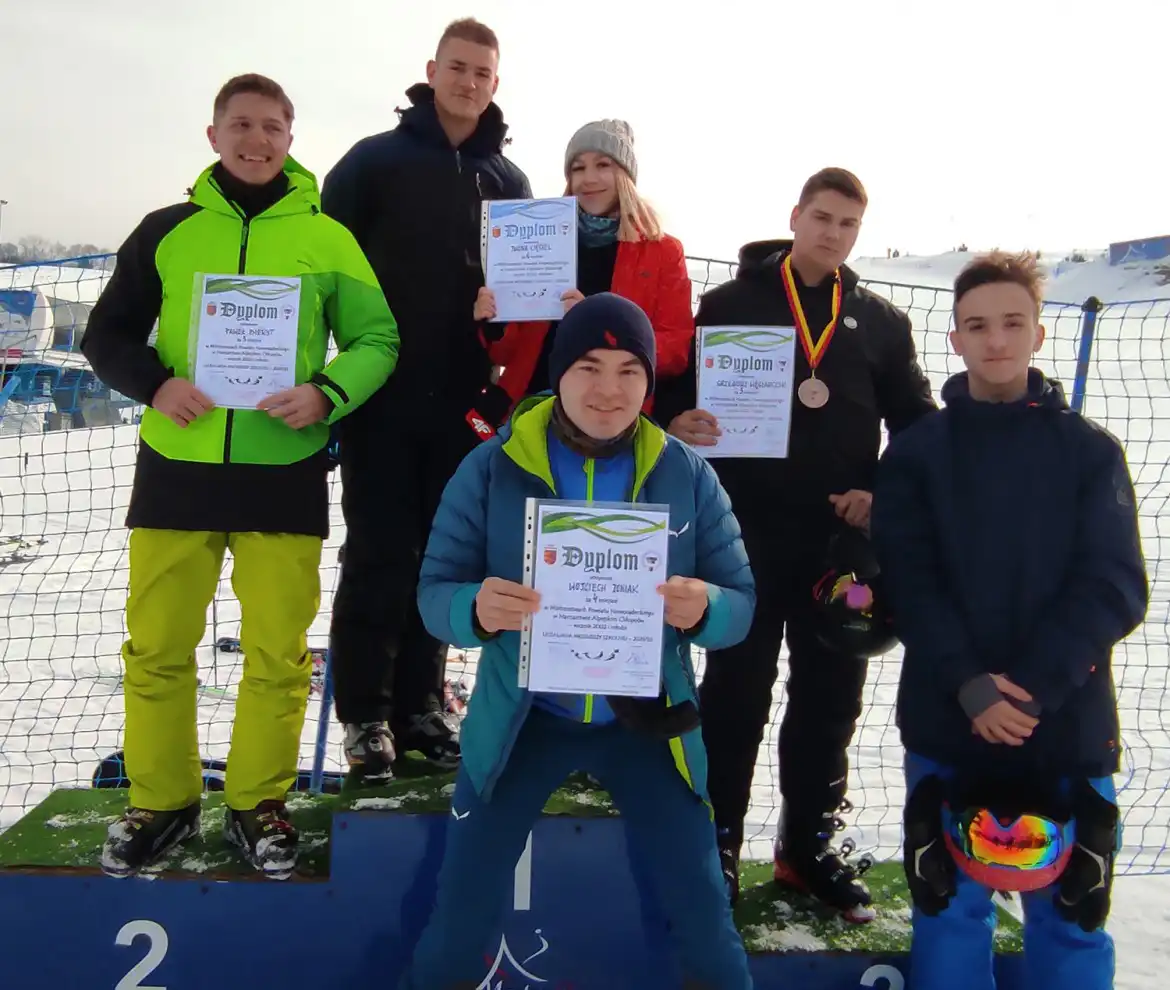 Uczniowie ZS w Starym Sączu reprezentują szkołę w wojewódzkich i rejonowych zawodach sportowych