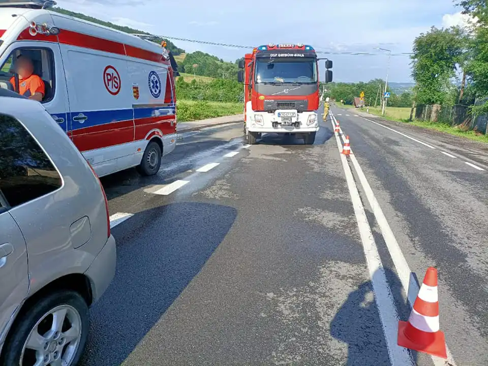 Kraksa na DK28 w Siołkowej. Zderzyły się trzy osobówki