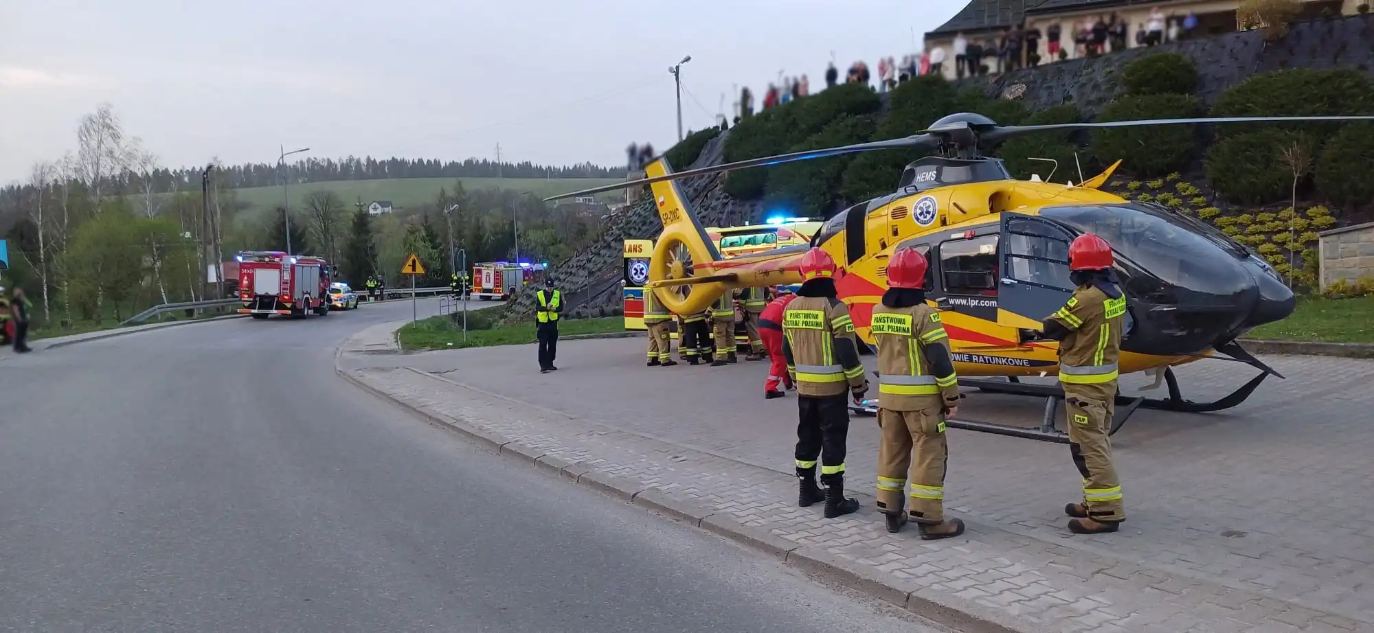 Wypadek w Korzennej. W akcji śmigłowiec LPR