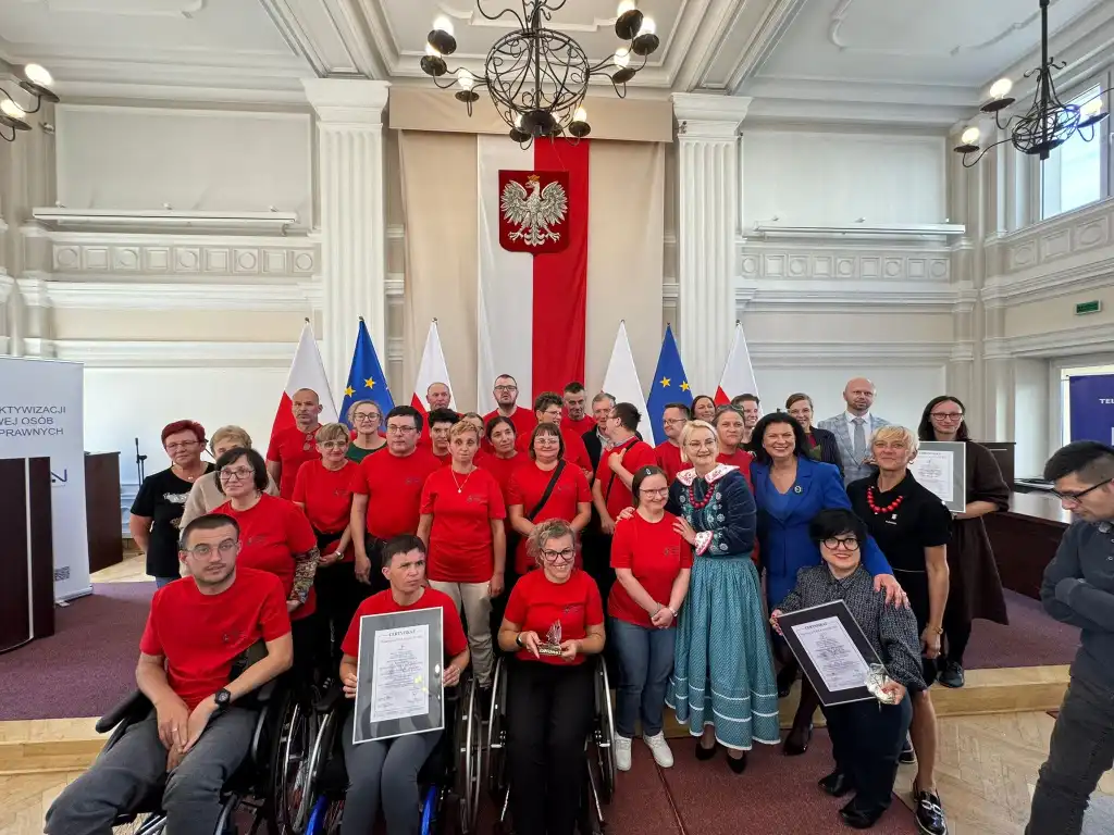 Przełamując lody obojętności. Sukces ZAZ przy Stowarzyszeniu "Promyk" w Łukowicy