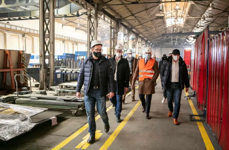Newag rozpoczął produkcję 21 nowoczesnych pojazdów dla warszawskiej Szybkiej Kolei Miejskiej