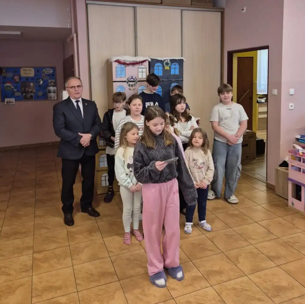 Wicestarosta Antoni Koszyk odwiedził Dom Dziecka w Klęczanach