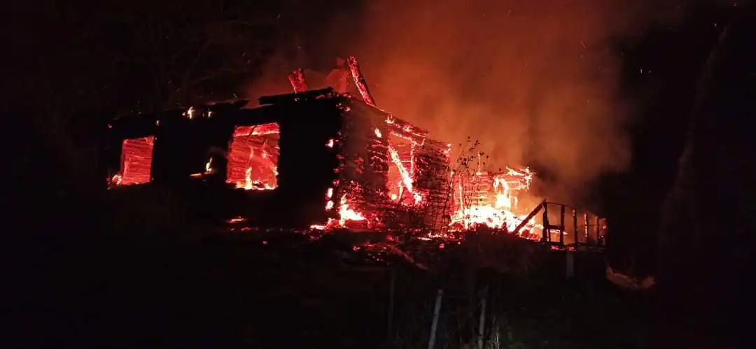 Tragiczny pożar w Bystrej. Nie żyją dwie osoby