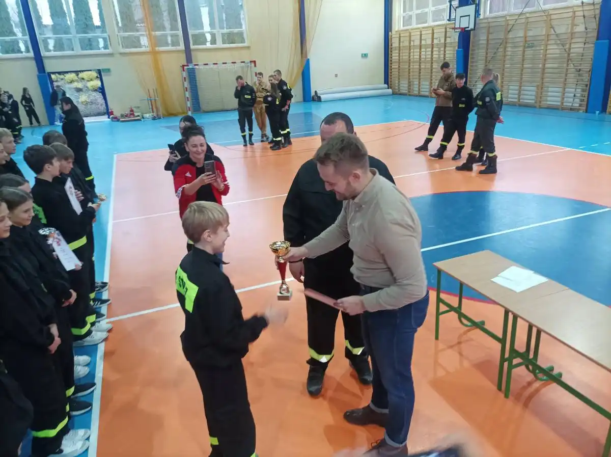 I Gminne Halowe Zawody MDP w Gródku nad Dunajcem. Zacięta rywalizacja i sportowa pasja