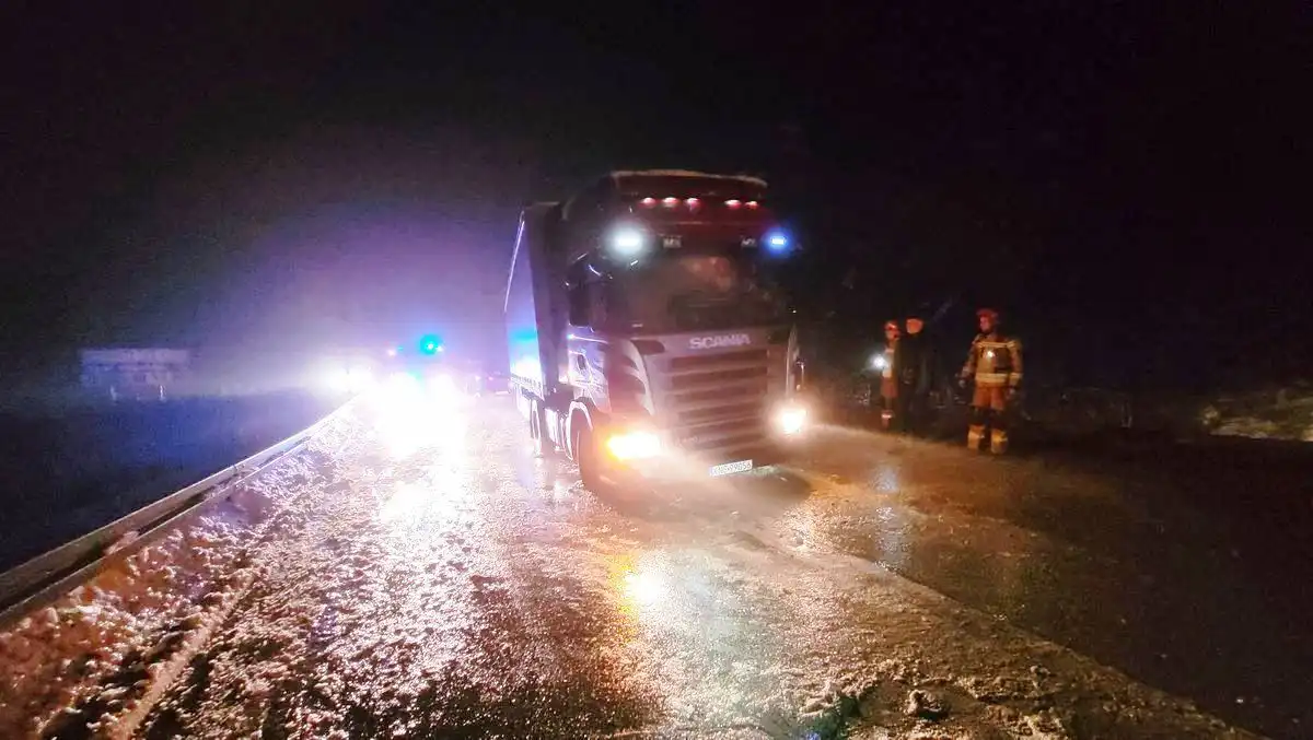 Krynica-Zdrój: zderzenie BMW z ciężarówką