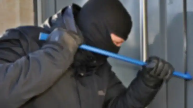 Złodzieje nie próżnują. Zabezpieczmy mieszkanie na czas weekendowego wyjazdu