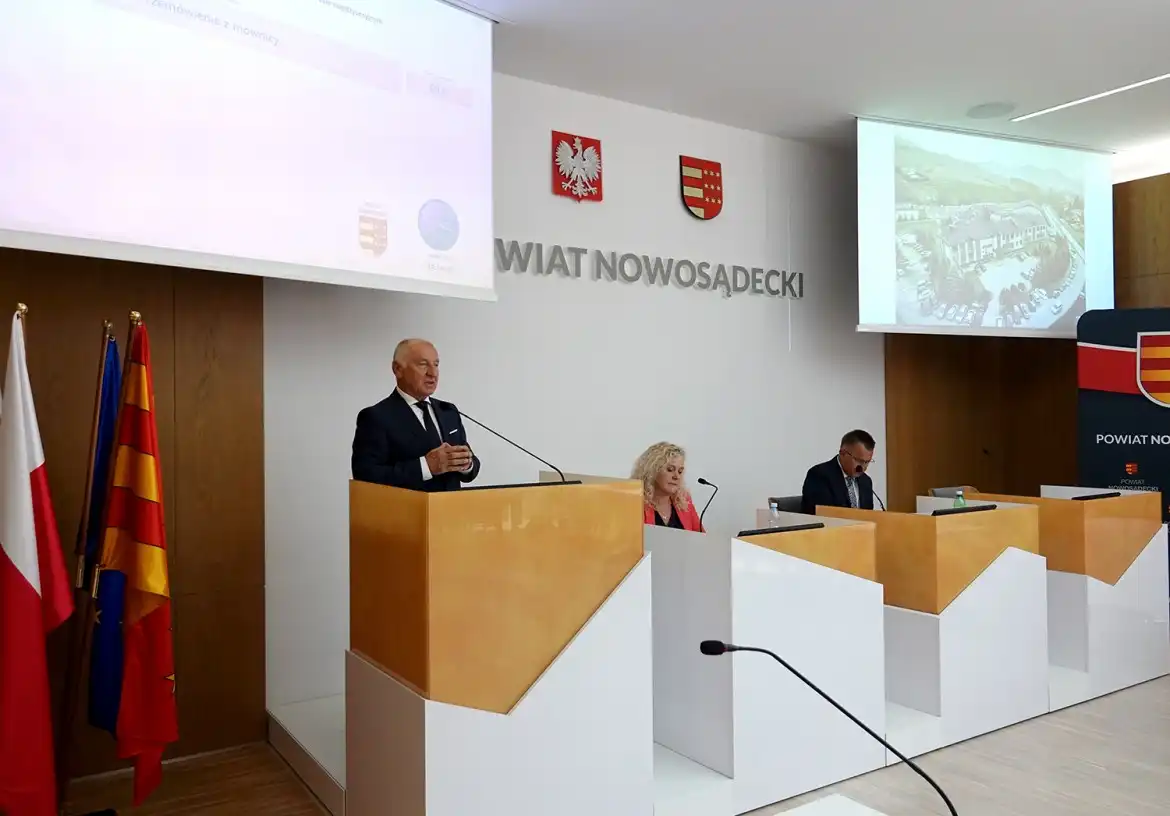 O trwających i planowanych inwestycjach oświatowych podczas Sesji Rady Powiatu Nowosądeckiego
