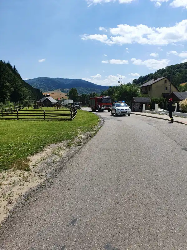 Wypadek w Miliku: Dwie osoby spadły z dachu na budowie. W akcji śmigłowiec LPR