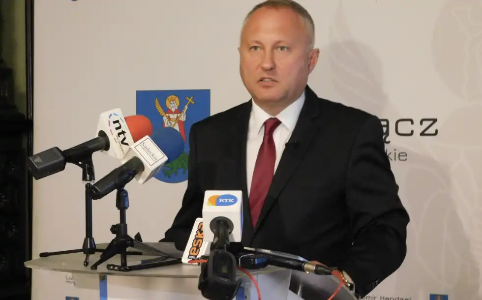 Nowy Sącz walczy o czyste powietrze. Miasto otrzymało dofinansowanie w wysokości ponad 5 mln zł na wymianę pieców