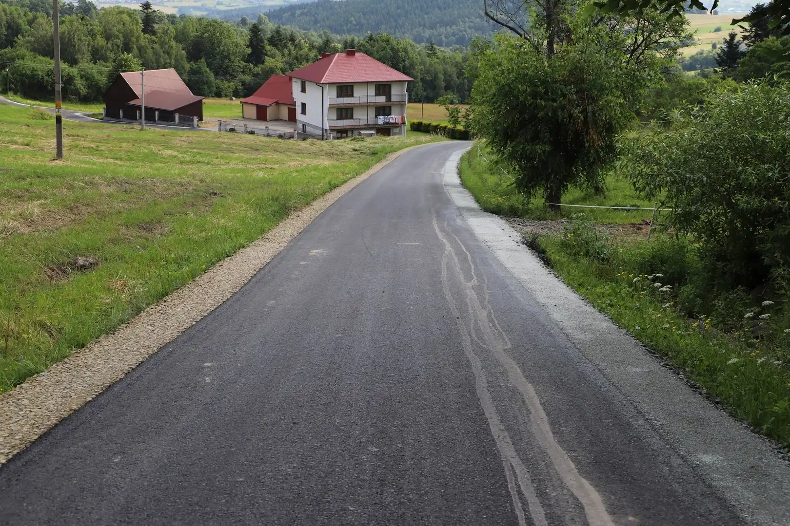 Zakończyły się prace modernizacyjne na kilku odcinkach dróg wewnętrznych na terenie gminy Limanowa