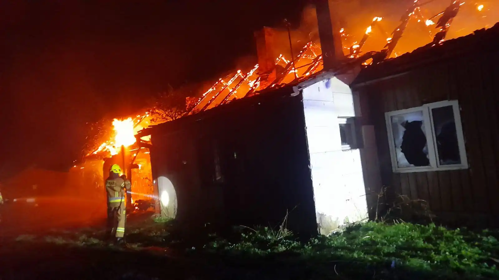 Pożar w Suchej Strudze. Płonął budynek gospodarczy
