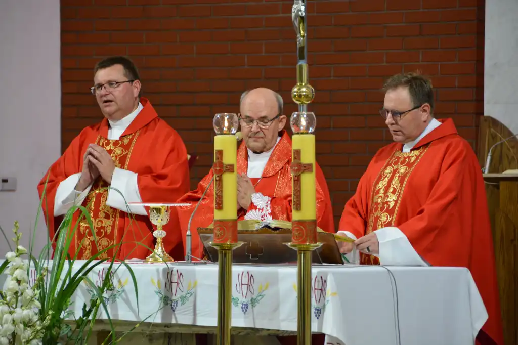 W kościele parafialnym w Świniarsku poświęcono i nadano sztandar OSP Podrzecze