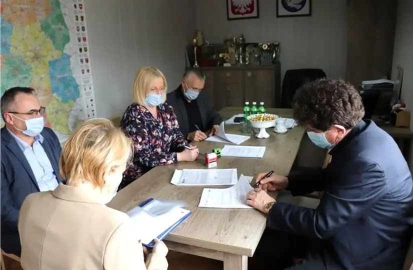 Kolejna umowa dotycząca budowy Centrum Kultury i Edukacji Muzycznej w Łącku podpisana