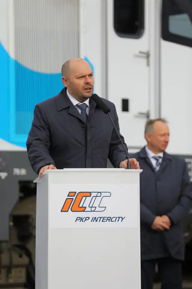 Newag dostarczy PKP Intercity 10 nowoczesnych lokomotyw rozwijających prędkość 200km/h