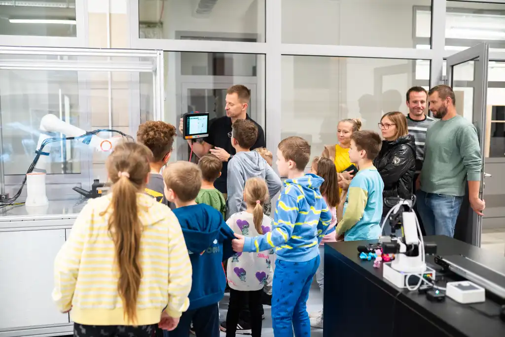 Robotyka, druk 3D i kreatywność. Fab Lab w Wielogłowach otwarty