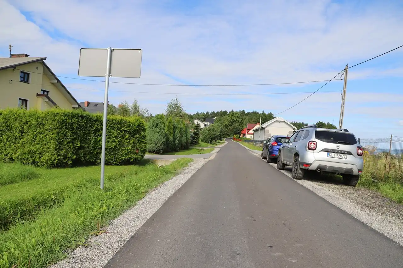 Zakończył się remont drogi gminnej Siekierczyna - Raszówki – Jabłoniec