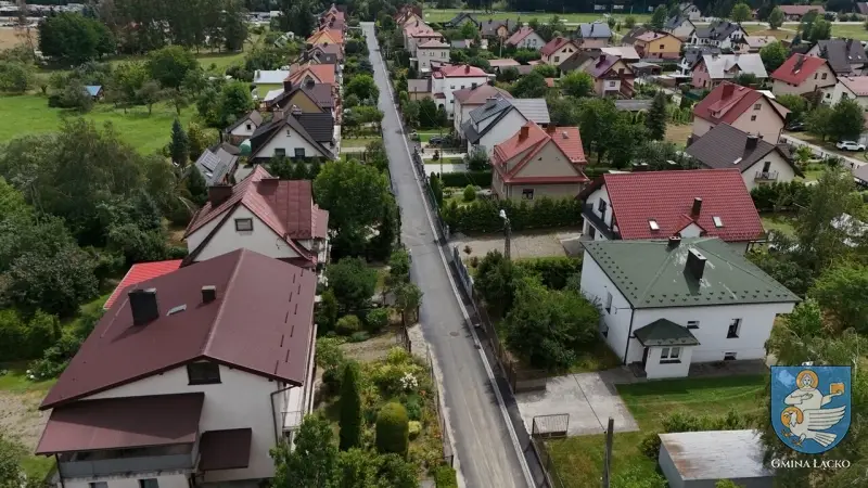 Droga w Jazowsku przeszła remont. Jest nowa nawierzchnia i kanalizacja deszczowa