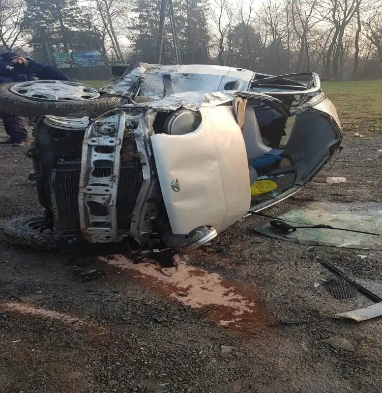 Wypadek w Rdziostowie. Dwie osoby trafiły do szpitala