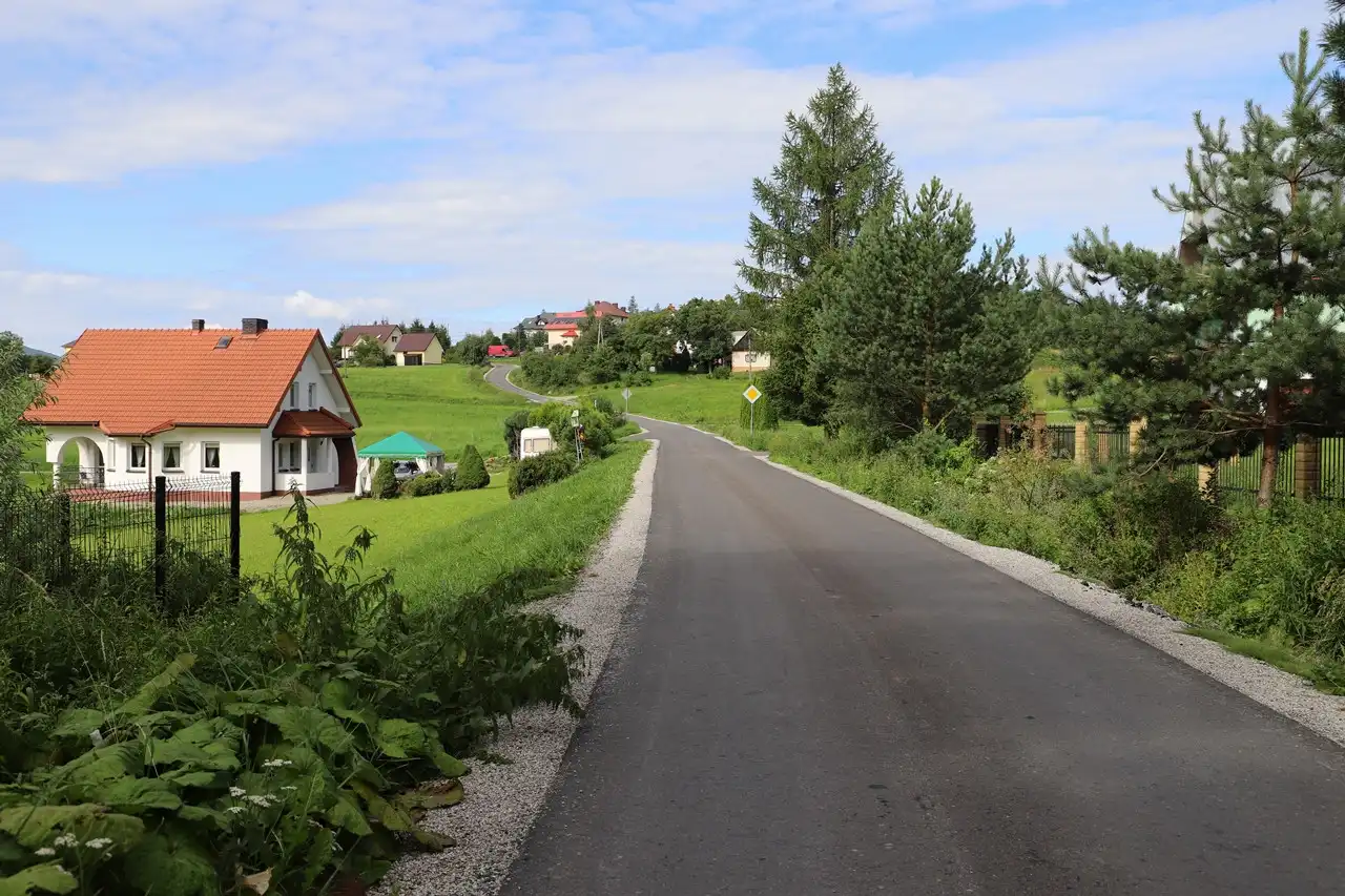 Zakończył się remont drogi gminnej Siekierczyna - Raszówki – Jabłoniec