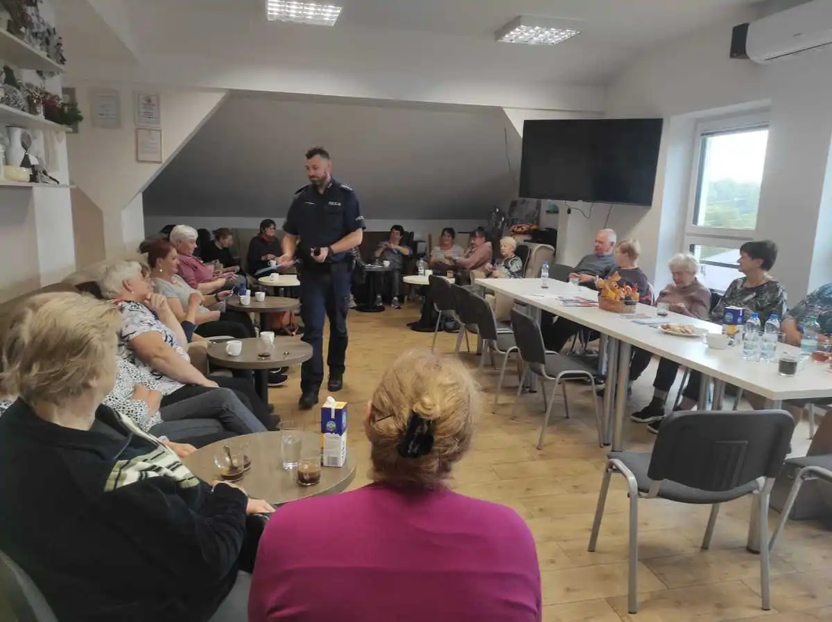 Od bliskich, przez policję, po internet. Seniorzy uczą się bezpieczeństwa