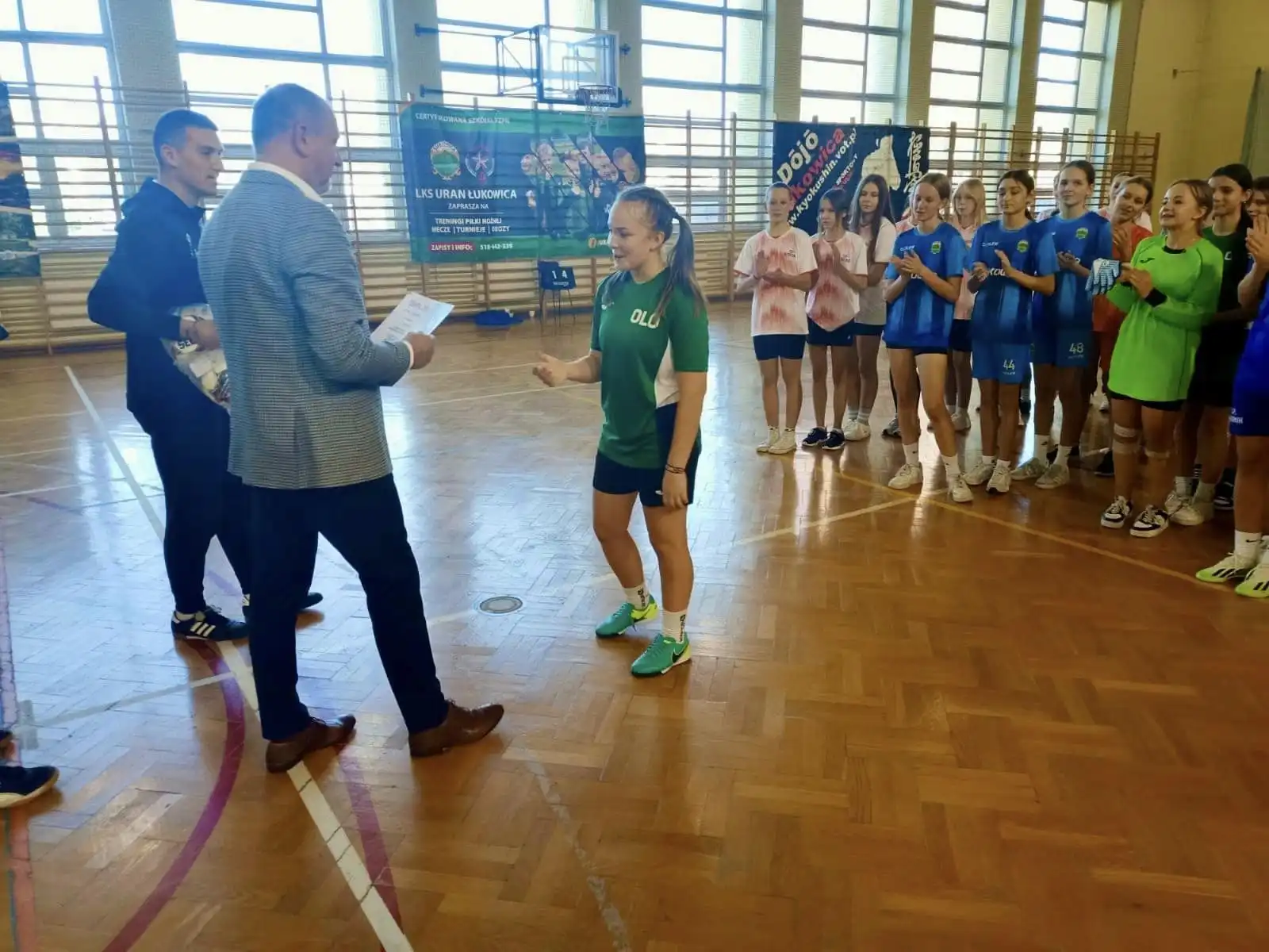 Igrzyska Młodzieży Szkolnej. Triumf Stronia w Halowej Piłce Nożnej Dziewcząt