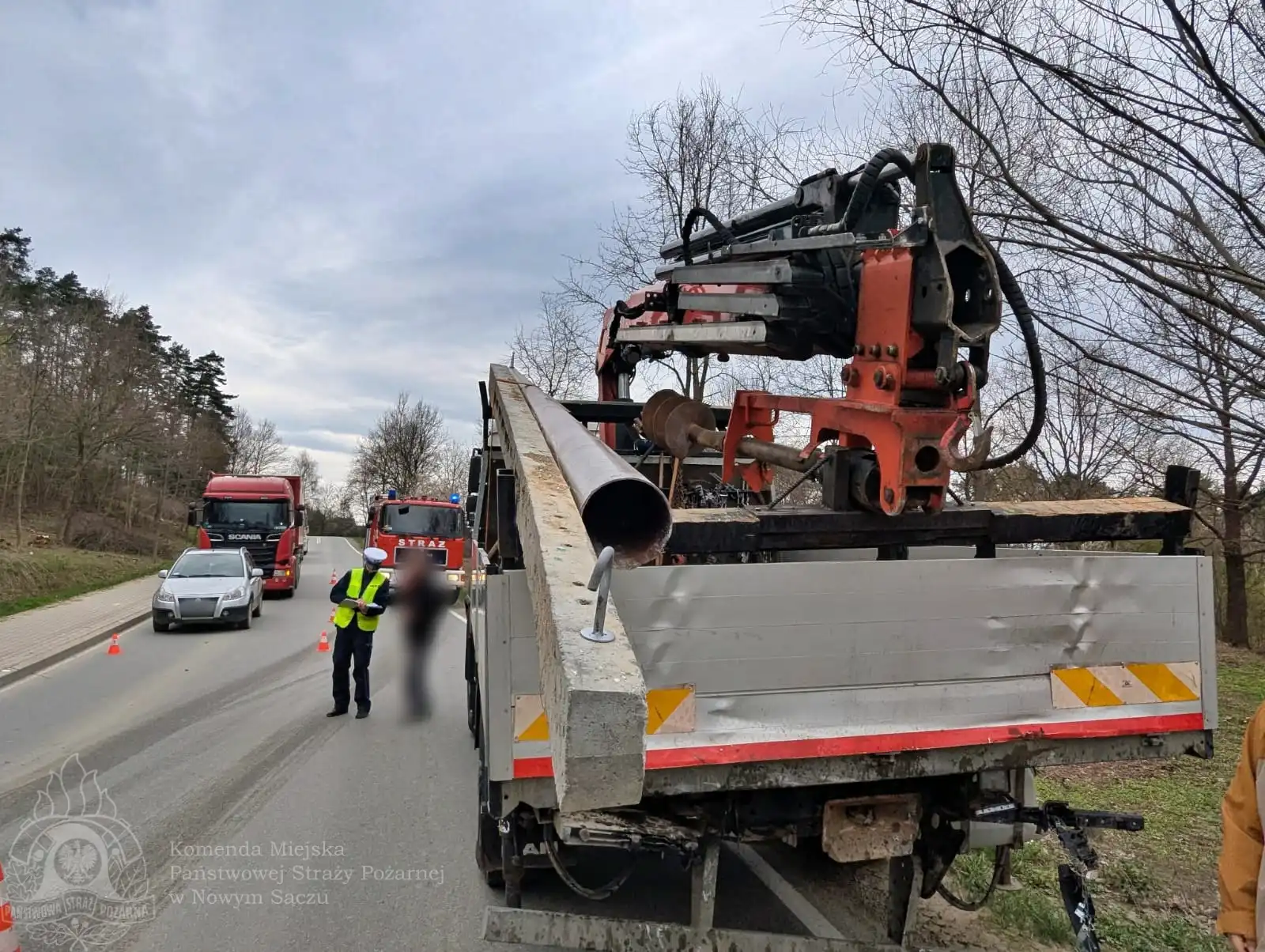 Wypadek w Rdziostowie. Zderzyły się dwie ciężarówki. Jedna osoba ranna