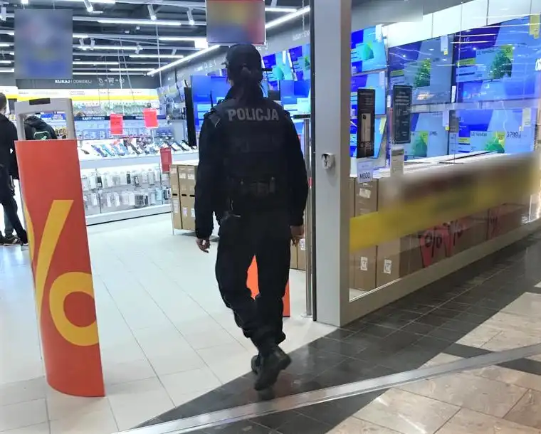 Amator cudzych storczyków usłyszał zarzut kradzieży rozbójniczej