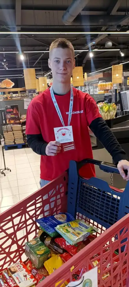 Wolontariusze z ZS w Łącku wzięli udział w wielkanocnej zbiórce żywności