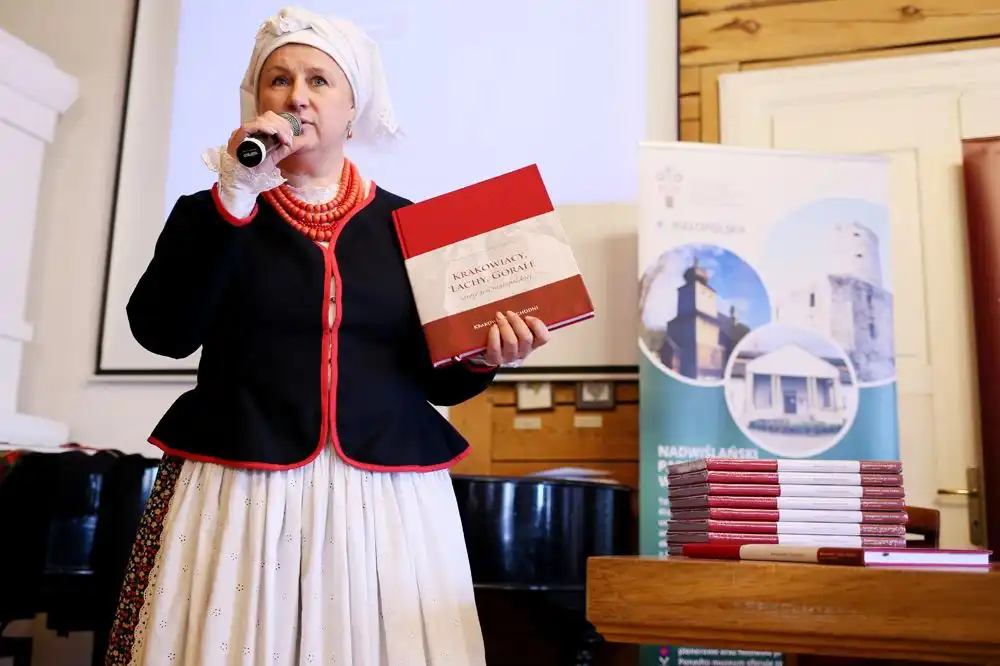Krakowiacy, Lachy i Górale. Opowieść o strojach wsi małopolskiej