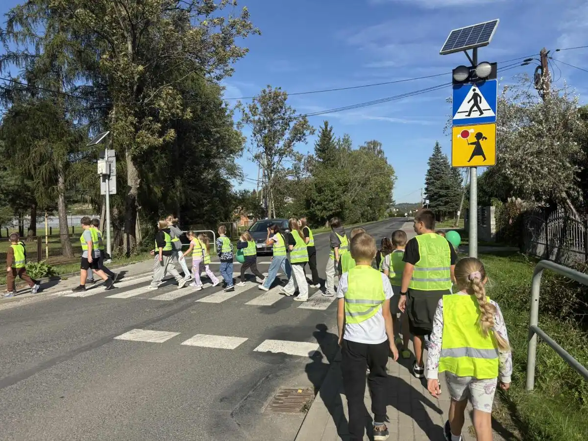 Ropa świeci przykładem. Uczniowie po raz trzeci w „Odblaskowej Szkole”