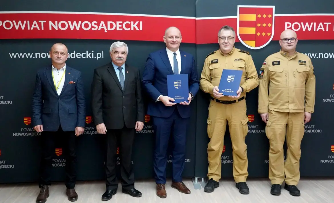 Powiat i straż pożarna łączą siły dla bezpieczeństwa mieszkańców
