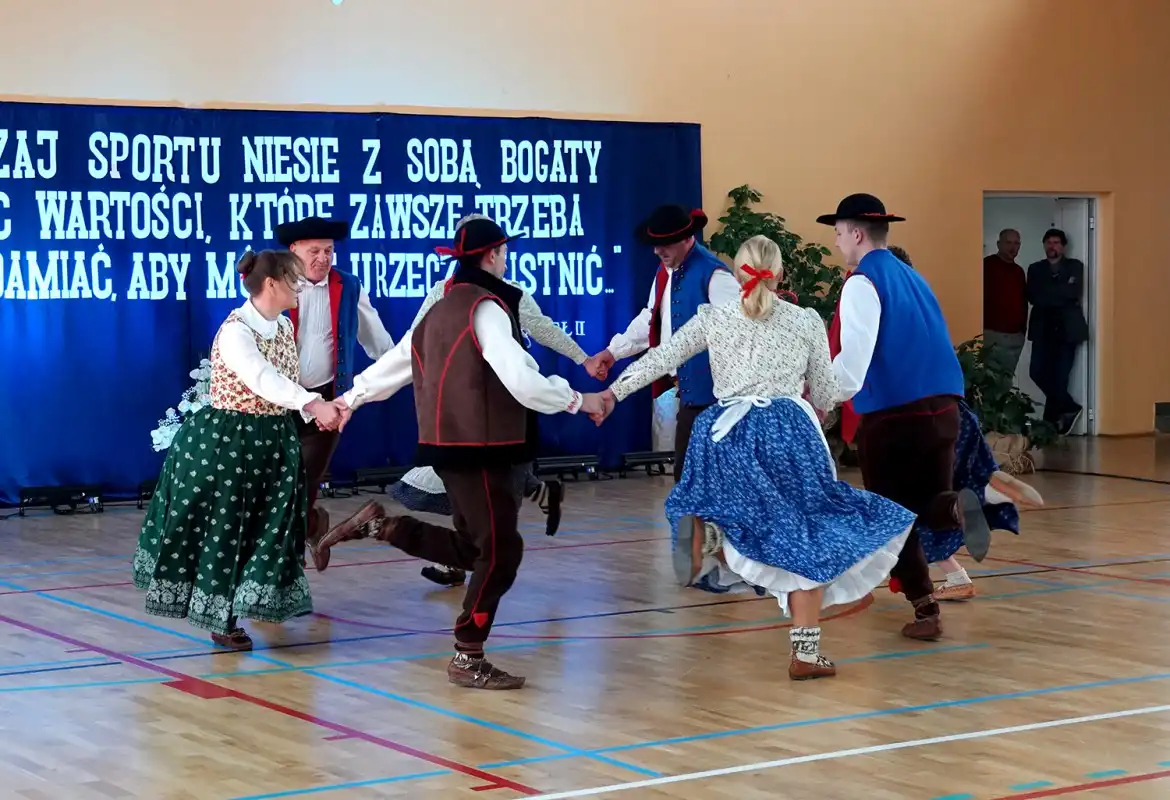 Przy ZSP w Krynicy-Zdroju powstał nowoczesny kompleks boisk i bieżni