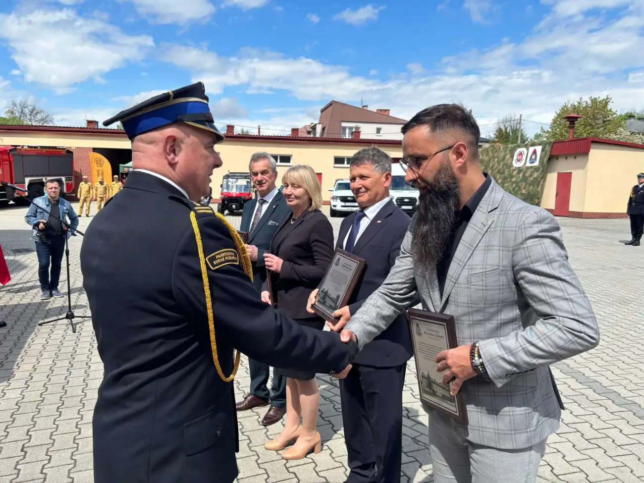 Uznanie za wsparcie ochrony przeciwpożarowej. Grawerton dla wójta Mszany Dolnej