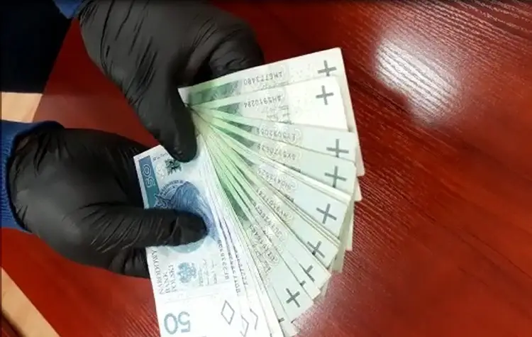 Krynica-Zdrój: Wybierał pieniądze z bankomatu. Został napadnięty i okradziony