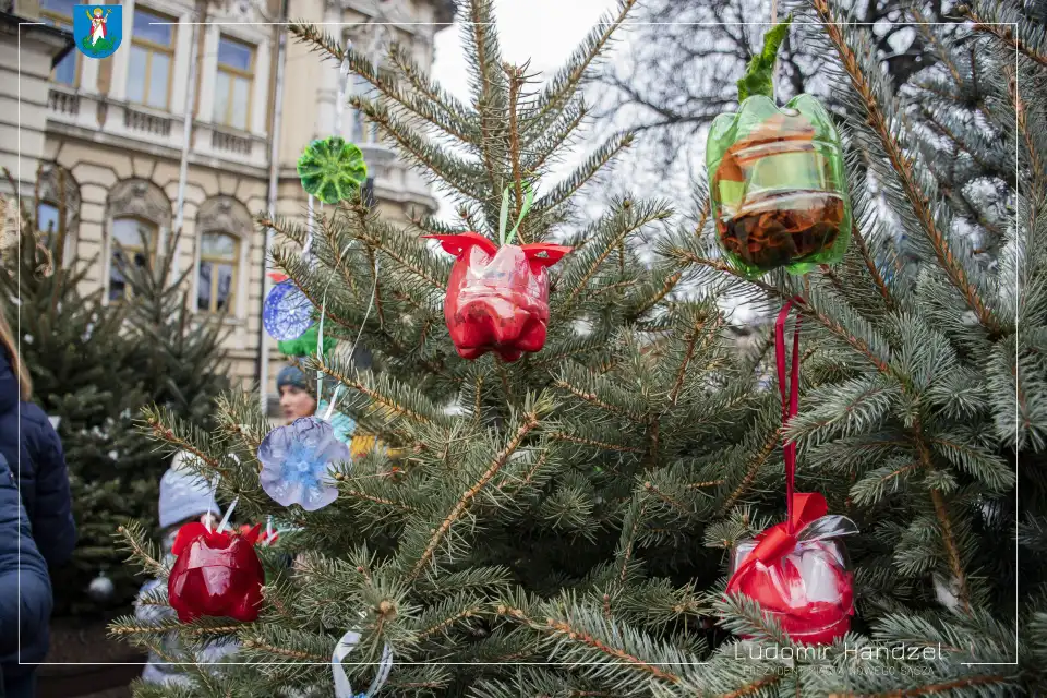 Na płycie nowosądeckiego rynku zrobiło się świątecznie